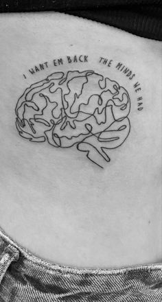 a person with a tattoo on their stomach that says i want to back the brain