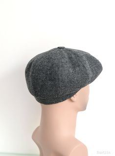 Shop premium quality mens and womens woolen newsboy hats made by us with great care and love in our handmade fashion design studio. ■ MADE TO ORDER: up to 3-5 business days from payment date (before shipping) ■ Size chart: see photo #2 ■ Size adjustable with invisible elastic band sewn in at back ■ Made of premium quality coat wool fabric of beautiful medium grey color ■ Lined with natural lining ■ Visor made of high quality flexible plastic ■ IMPORTANT: The hat's crown does NOT snap to its viso Classic Winter Beret, Classic Gray Beret For Winter, Classic Winter Cap, Fitted Winter Beret Cap, Winter Fitted Beret Cap, Women Peaky Blinders, Fashion Design Studio, Peaky Blinders Hat, Gatsby Hat