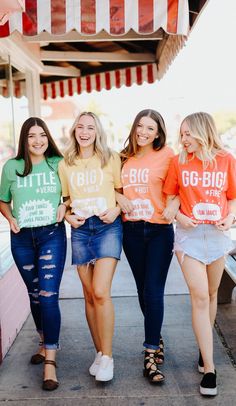 Big Little saucy fam hot sauce tees. By Ali & Ariel @aliandariel Sorority Reveal Shirts, Big Little Basket, Sorority Tees, Big Little Shirts, Big Lil, Sorority Sweatshirts, Greek Shirts, Sorority Big Little, Big Little Gifts