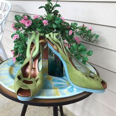 Rare Authentic Fendi Green Leather Ankle Strap Plexi Heels Sandals Size 39 5 Inch Heel .75 Inch Platform Very Good Used Condition Some Minor Signs Of Wear And Scuffs As You Can See In The Pics. Designer Sandals With 4-inch Heel For Spring, Designer Green Ankle Strap Heels, Designer Green Block Heels, Designer Green Heels For Spring, Green Suede Open Toe Heels, Chic Green Suede Sandals, Designer Suede Heels For Summer, Designer Heels With Heel Strap For Spring, Designer 4-inch Heels For Spring