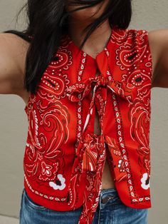 + Bandana print vest with bow tie closure + Double layered garment + Tie front closure + Vest or top + Cropped length + Model is wearing a size medium Model Measurements Height: 5'2" Top Size: Medium (36B cup) Bottom Size: Medium/Size 5 (27" waist) Bow Tie Top, Wild Hair, Designer Shorts, Hat Band