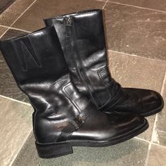 Good Condition Gucci Calf Leather Boots, Gucci Designer Leather Boots, Gucci Formal Boots With Leather Sole, Designer Gucci Leather Boots, Designer Leather Moto Boots For Formal Occasions, Gucci Leather Boots For Formal Occasions, Gucci Classic Formal Boots, Gucci Boots With Reinforced Heel For Formal Occasions, Black Gucci Boots For Business