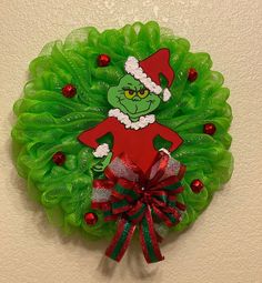 the grinch wreath is hanging on the wall