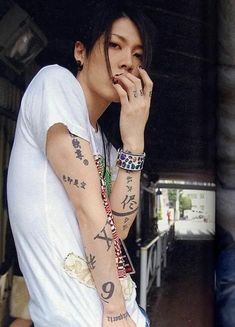 Miyavi Tattoo, Aoi The Gazette, Rock Aesthetic, Dir En Grey, Aesthetic Japan, Pose Reference, Photo Storage