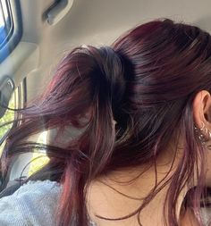 Hair Dye Y2k, Highlight Hair Ideas, Pelo Color Vino, Red Hair Dye, Highlight Hair, Hair Color Underneath