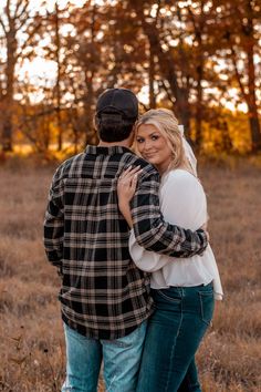 Engagement session in Minnesota   Photo by: The Lariat Lens LLC Christmas Tree Farm Couples Photos, Couple Horse Photography, Tree Farm Engagement, Christmas Tree Farm Pictures, Tree Farm Pictures, Fall Picture Outfits, Farm Engagement Photos, Jazz Outfits, Christmas Couple Pictures