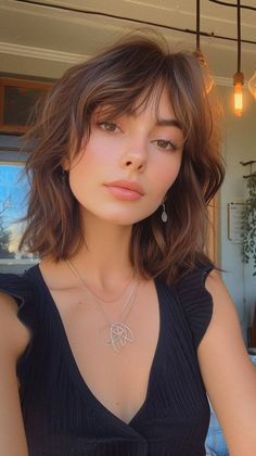 Short Hair Cuts For Round Faces, Haircut For Square Face, Wavy Haircuts, Shoulder Length Hair Cuts, Round Face Haircuts, Short Hair Styles For Round Faces, Short Hair With Bangs