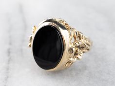 Este hermoso anillo floral está elaborado en oro amarillo, una opción resistente y asequible que es perfecta para el uso diario. El centro es un óvalo de ónix liso y pulido, una piedra clásica para las mujeres: ¡después de todo, el negro combina con todo!



 Metal: oro amarillo de 14 quilates.

 Gema: ónix negro

 Medidas de la gema: 13,7 x 9,7 mm, ovalada

 Tamaño del anillo: 5.25

 Marcas: "14K" estampado en la banda interior Ladies Wear, Floral Ring, Oval Ring, Black Onyx Ring, Oval Rings, Onyx Ring, Floral Vintage, Wearing Black, Black Onyx