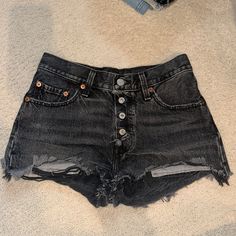 Great Condition, Exposed Buttons And A Edgy Feel. Super Good Basic To Have. Super Good, Levi’s 501, Levi Shorts, Jean Shorts, Levi's, Denim Shorts, Womens Shorts, Women Shopping, Black