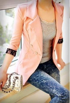 Love this blazer, especially the black lace on the edge of the sleeves. Stonewash Jeans, Mode Rose, Cute Blazers, Mode Tips, Ideal Wardrobe, Elegant Outfits, Fashion Closet, Pink Blazer, Original Penguin