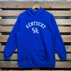 Vintage Ncaa Kentucky Wildcats Hoodie Kentucky Pullover Jumper Kentucky Hooded Sweater Kentucky Wildcats Embroidery Logo Blue Colour Medium  Brand Name :- Genuine Store   📌 Tag Size :-  - 📌 Recommend Size :- Medium Manual Measurement :- WIDTH (armpit to armpit) :- 20 inches / 51cm LENGTH (shoulder to end of garment) :- 27 inches / 69cm Condition :- Good Condition 9/10. Refer Picture. 📮FED EX / DHL EXPRESS = 3-6 business day arrived Winter Fan Apparel Sweatshirt With Kangaroo Pocket, Collegiate Winter Sweatshirt With Double-lined Hood, Blue Collegiate Long Sleeve Hoodie, Collegiate Long Sleeve Fleece Hoodie, Collegiate Blue Long Sleeve Hoodie, Collegiate Hoodie With Double-lined Hood For Winter, Collegiate Blue Sweatshirt For Winter, Collegiate Winter Hoodie With Double-lined Hood, Collegiate Style Hoodie With Double-lined Hood For Winter