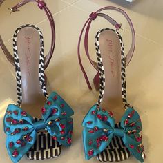 Flirty & Fun 10m Multi Color Never Worn Blue Bow Sandals For Spring, Blue Bow Sandals For Party, Chic Pink Sandals For Day Out, Blue Party Sandals With Bow, Chic Multicolor Sandals For Party, Chic Pink Heels For Vacation, Chic Multicolor Heels For Vacation, Chic Multicolor Vacation Heels, Vintage Betsey Johnson