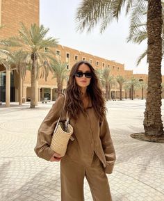 By Weronika Zalazinska Modest Summer Wear, Modest Summer Outfits, Airport Look, Stylish Winter Outfits, Casual Maternity, Italy Outfits, Mode Fashion, Travel Outfit