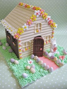 a cake that is shaped like a house