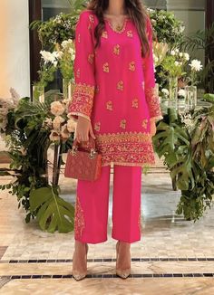 Short Kurta With Plazo, Pakistani Designer Suits Party Wear, Kurta With Plazo, New Suit Design, Suits Party Wear, Suits Ideas, Suit Inspiration, Punjabi Boutique