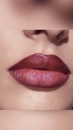 Nude Lipstick Makeup, Red Lipstick Tutorial, French Hairstyle, Bold Lipstick Makeup, Full Lips Makeup, Natural Lipstick Colors, Nude Lip Makeup, Ombre Lipstick, Red Lipstick Shades