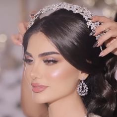 Arab Makeup Wedding, Arab Bridal Makeup, Arab Wedding Makeup, Lebanese Makeup, Hair Styles Wedding, Arab Bride, Glam Bride Makeup, Dramatic Wedding Makeup, Glam Wedding Makeup