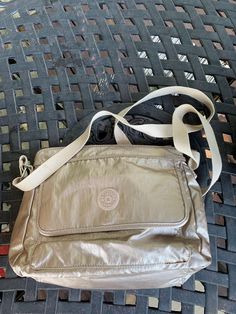 Excellent condition Kipling handbag. Measures 11 inches wide by 8.5 inches tall. Kipling Handbags, Christmas Deals, 11 Inches, Purses And Handbags, Shoulder Bags, Bathing Beauties, Accessory Gift, Pet Supplies, Electronic Accessories