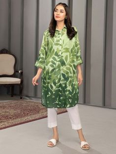 Knee Length Kurti, Kurti Ideas, Lawn Dress Design, Lawn Dresses, Lawn Dress, Night Dress For Women, Lawn Shirts, Printed Dresses, Stylish Dress Book