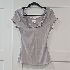 Nwt True Craft Grey Ribbed Ruffle V-Neck Tank Size S Sku0016 Accessory Inspo, Dramatic Classic, 2000s Outfits, 90s Outfit, Top Crafts, Dream Wardrobe, Passion For Fashion, Warm Weather, Outfit Inspirations