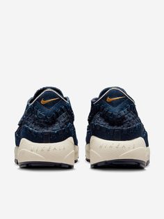 The iconic Nike Air Footscape Woven features a wide toe box and lateral lacing system for a natural, unrestricted fit that moves with you. Plush cushioning awaits with a combination of a foam midsole and Nike Air technology in the heel, absorbing impact and providing all-day comfort. The woven upper adds a touch of texture and a unique aesthetic, while the denim colorway delivers a timeless look that complements any casual outfit. Don't just settle for ordinary. Experience the comfort and style Boot Pumps, Mm6 Maison Margiela, Outfit Casual, Casual Outfit, Birkenstock, Women Brands, The North Face, Sweater Shirt, Nike Air