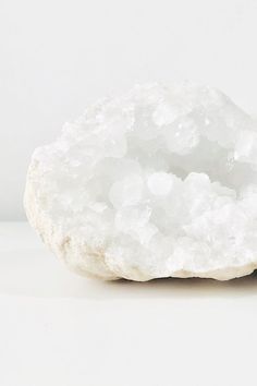 White Crystals Aesthetic, White Crystals Stones, White Natural Stone Crystals For Healing, Neutral Crystal Aesthetic, Romeo I Julia, Charge Crystals, Best Meditation