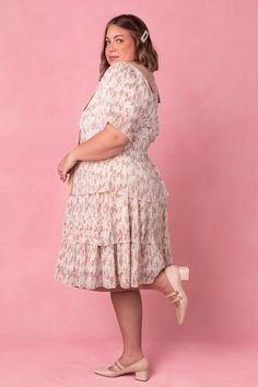 Expertly crafted with a white base and an apricot floral print, the Macey Dress boasts a scoop neckline framed by a nonfunctional bow collar. The short plisse sleeves and tiered knee-length skirt add a touch of femininity, while the hidden back zipper allows for a seamless fit. Lined throughout. Feminine Tiered Dress With Square Neck, White Feminine Tiered Dress For Garden Party, Spring Square Neck Feminine Tiered Dress, Short Sleeve Tiered Dress With Floral Print For Brunch, Floral Print Short Sleeve Tiered Dress For Brunch, Short Sleeve Floral Print Tiered Dress For Brunch, Short Sleeve Floral Tiered Dress For Brunch, Short Sleeve Tiered Dress For Garden Party, Feminine Short Sleeve Tiered Dress For Day Out