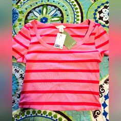 Nwt Womens Crop Top Pink And Red Stripe Size Medium H&m Casual Pink Tops, Casual Pink H&m Top, H&m Pink Summer Tops, Summer Pink H&m Tops, H&m Red Tops For Summer, H&m Striped Tops, H&m Red Spring Tops, Red H&m Tops For Spring, H&m Red Tops For Spring