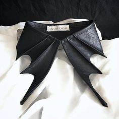 Gothic Mode, Cool Halloween Costumes, Choker Collar, Dark Fashion, Mode Inspiration, Goth Fashion, Bat Wings, Collar Necklace, Fashion Details