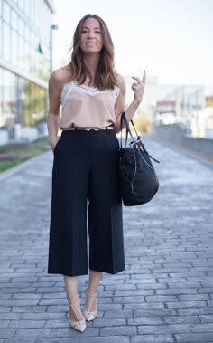 Square Pants Outfit, Square Pants, Elegante Casual, Business Casual Outfits, Work Attire, Office Fashion, Office Outfits, Work Fashion