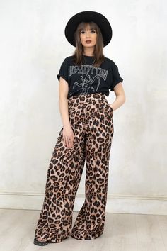 Leopard Wide Leg Pants Outfit, Rocker Style Outfits, New Mom Style, Boho Punk, Wide Leg Pants Outfit, Rock N Roll Style, Animal Print Outfits, Western Style Outfits, Rocker Style