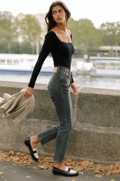 Flat Chest Outfits, Casual Bodysuit Outfit, Bodysuit And Jeans Outfits, Look Cinema, Bodysuits Outfit, Cinema Outfit, Chilly Weather Outfits, Troyes France, Bodysuit Outfit