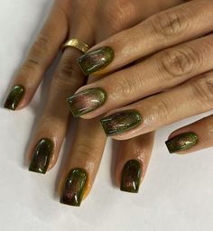 41 Cat Eye Nails for a Cute and Sparkly Manicure 2024 Inspo Cat Eye Nails Colors, Cool Fall Nails, Tigers Eye Nails, Green Cat Eye Nails, Sparkly Manicure, Acrylics Nails, Biab Nails, Pretty Tips, Nails Styles