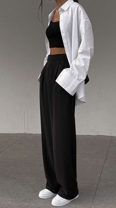 Black Baggy Dress Pants Outfit, Feminine But Masculine Outfits, Avant Garde Outfit Ideas, All Black Outfit Summer, Model Outfit, Coron, Looks Street Style, 가을 패션, Basic Outfits