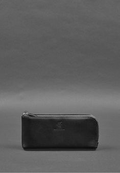 The leather zip-around wallet 14.0 combines functionality, comfort, and aesthetic appeal. Expertly handcrafted by skilled artisans, this wallet offers both durability and elegance. Its spacious compartment is designed to store a large amount of cash with ease. Made from high-quality genuine leather, it ensures long-lasting beauty and durability, maintaining its original look over time. This wallet is an ideal gift for someone who values quality and the individuality of handmade craftsmanship. Ke Classic Everyday Coin Purse With Zipper Pocket, Modern Wallet With Zipper Pocket For Everyday Use, Classic Travel Wallet With Zipper Pouch, Classic Coin Purse With Zipper Pocket For Travel, Classic Coin Purse With Zipper Pocket For Daily Use, Modern Rectangular Wallets With Zipper Pouch, Rectangular Wallet With Zipper Pouch For Everyday, Classic Coin Purse With Zipper For Travel, Classic Coin Purse With Zipper Pocket