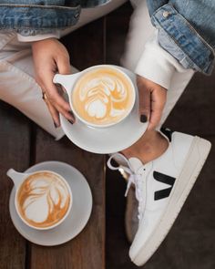 Veja leather sneakers featured by top US fashion blog, Kimball & Kedzie White Leather Sneakers Outfit, Veja Sneakers Outfit, White Veja Sneakers, Leather Sneakers Outfit, All White Outfit Ideas, Inspo Instagram Feed, White Outfit Ideas, Sneakers Outfit Casual