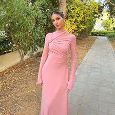 Features: Stay stylish and elegant with our Off-Shoulder Fashion Elegant Maxi Dress. Featuring a slim fit design and high waist, this dress is perfect for any occasion. Made with long sleeves and a solid color, it's a statement piece that will make you stand out. A must-have for any fashion-forward woman. Pink Long Dress, Maxi Dresses Fall, Elegant Maxi Dress, Off Shoulder Fashion, Long Dress Casual, Prom Dress Shopping, Short Mini Dress, Corset Style, Long Sleeve Bodycon Dress