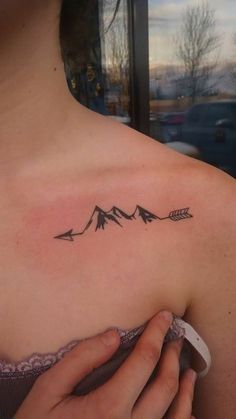 The Art of Travel: Exploring the World of World Traveler Tattoos Tattoos For Women On Thigh, Small Mountain Tattoo, Arrow Tattoos For Women, Tattoo Arrow, Mountains Tattoo, Dragons Tattoo, Tatuagem Masculina Pequena, Arrow Tattoo Design, Tattoo Trend