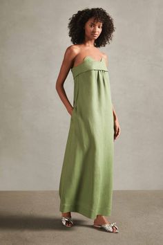 DescriptionThe Jellyfish Solid Strapless Long Linen Dress dress is unpretentiously chic and can be worn during the day for a beach wedding or at night for a glamorous event. Change the accessories and you will have your Jellyfish Solid Strapless Long Linen Dress as an elegant and versatile piece for different occasions. Product detailsLong; Strapless; ColorGreen Composition100% LINEN Model measurementsHeight: 180 cm (5'11") / Bust: 82 cm (32.3") / Waist: 60 cm (23.6") / Hips: 92 cm (36.2") - Mod Long Linen Dress, During The Day, Swimsuit Dress, Swimsuit Shops, Dress Cover, Dress Robes, Swimwear Outfit, Linen Dress, Jellyfish