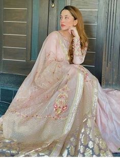 Anarkali Poses, Momina Iqbal, Eid Pics, Asian Wedding Dress Pakistani, Long Frock Designs, Pakistani Formal Dresses, Asian Wedding Dress