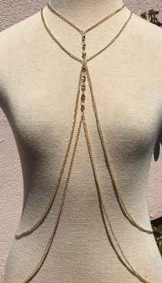 Festival Body Jewellery, Body Jewelry Gold, Bild Gold, Brides Jewelry, Rave Jewelry, Chain Body Jewelry, Jewelry Stack, Body Chain Harness, Gold Body Chain