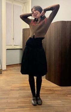 black midi skirt, brown cardigan Midi Skirt And Tights Outfit, Fall Outfits With Midi Skirts, Black Tights Black Skirt, Cardigan Fits Aesthetic, Cozy Skirt Outfits, Camilla Macaulay Outfit, Wool Midi Skirt Outfit, Corduroy Skirt Outfit Winter, Black Pleated Midi Skirt Outfit