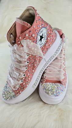 Decorated Shoes Diy, Jewel Jeans, Customized Converse, Designer Character, Upcycle Shoes, Bling Projects, Bedazzled Shoes Diy, Rhinestone Tumblers, Walking Art