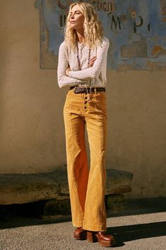 70s Classy Fashion, Western 70s Fashion, Retro Fall Fashion, 1970s Style, 70s Pants Outfits, 70s Business Casual, Corduroy Flare Pants Outfit, 70s Fall Outfits, 70’s Fashion Women