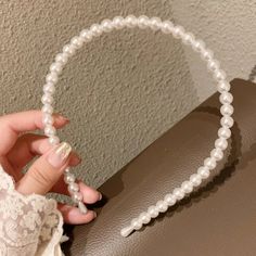 Pearl Headband *Condition: New *Smoke & Pet Free Household Elegant Headband, White Flower Earring, Pearl Bridal Headband, Wedding Hair Headband, Rock Vintage, Pearl Bride, Peinados Fáciles Para Cabello Corto, Big Pearl, Pearl Hair Pins