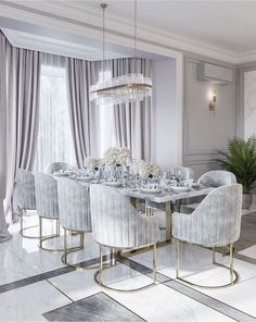 Amazing dining area with a gold rectangle crystal chandelier. Dining Room Ideas Modern Luxury, Dining Room Design Luxury, British Cottage, Dining Room Decor Modern, Dinning Room Design, Gold Home Decor, Dining Room Interiors, Small Kitchens, Luxury Chandelier