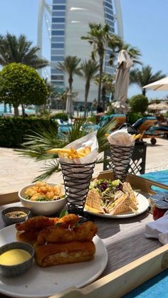 Burj Al Arab, dubai Food In Dubai Aesthetic, Dubai Brunch, Brunch Dubai, Dubai Food, Dubai Vacation, Burj Al Arab, Dubai Life, Pretty Food, Aesthetic Food