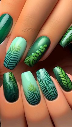 Minimal nail art for summer #nailart #nailsofinstagram #nailsoftheday #nailtutorial #naildesignideas #summernails #green Rainforest Nails, Jungle Nails, Cute Summer Nail Ideas, Forest Green Nails, Beachy Nail Designs, Minimal Nail Art, Nail Art For Summer, Summer Nailart, Art For Summer