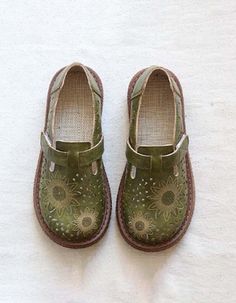 Comfortable Walking Sandals, Hippie Shoes, Frog Party, 2024 Clothes, Birkenstock Outfit, Zapatos Mary Jane, Earthy Outfits