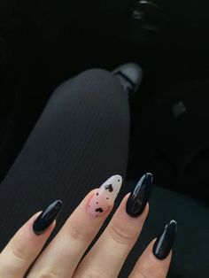 Black Acrylic Nails, Edgy Nails, Colorful Nails, Grunge Nails, Oval Nails, Minimalist Nails, Heart Nails, Chic Nails, Short Acrylic Nails